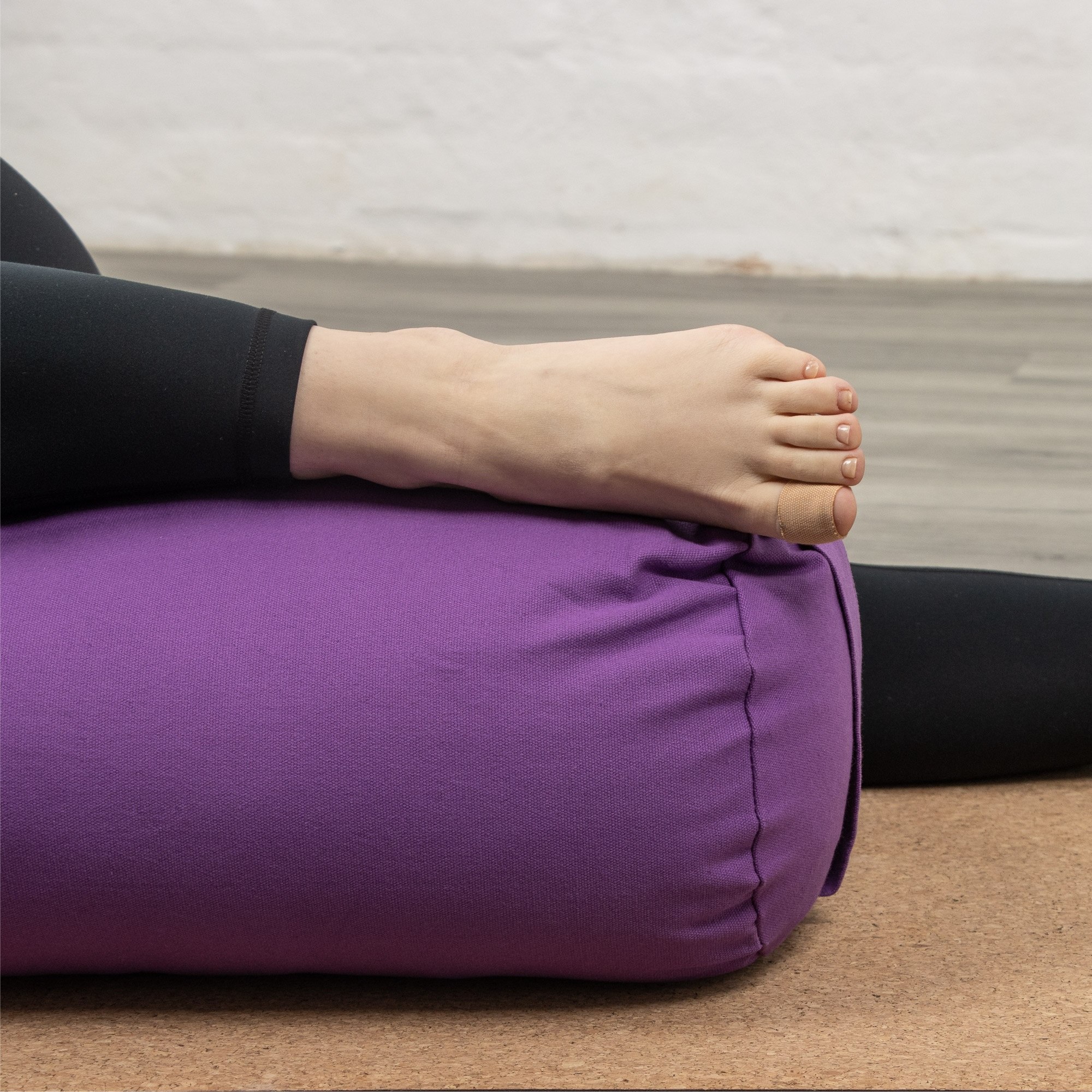 Валик с гречихой Myga Yoga Buckwheat Support Bolster Pillow RY1293 сливовый