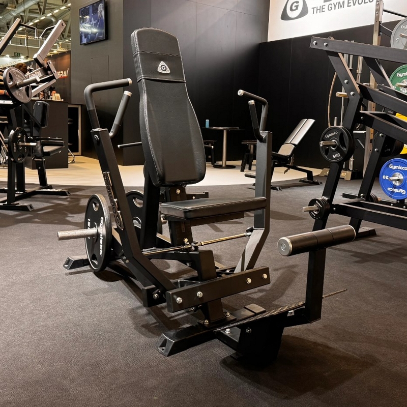 Gymleco 021 Горизонтальный жим сидя на свободных весах для груди | Premium Fitness