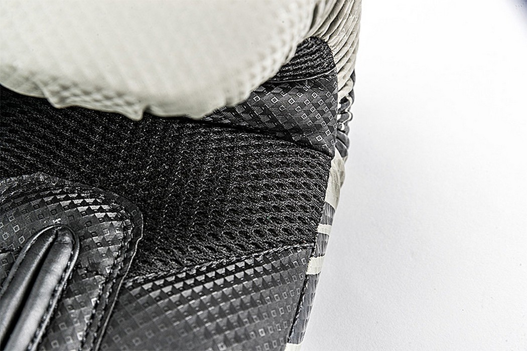 Боксерские перчатки UFC PRO Performance Rush Black,14oz