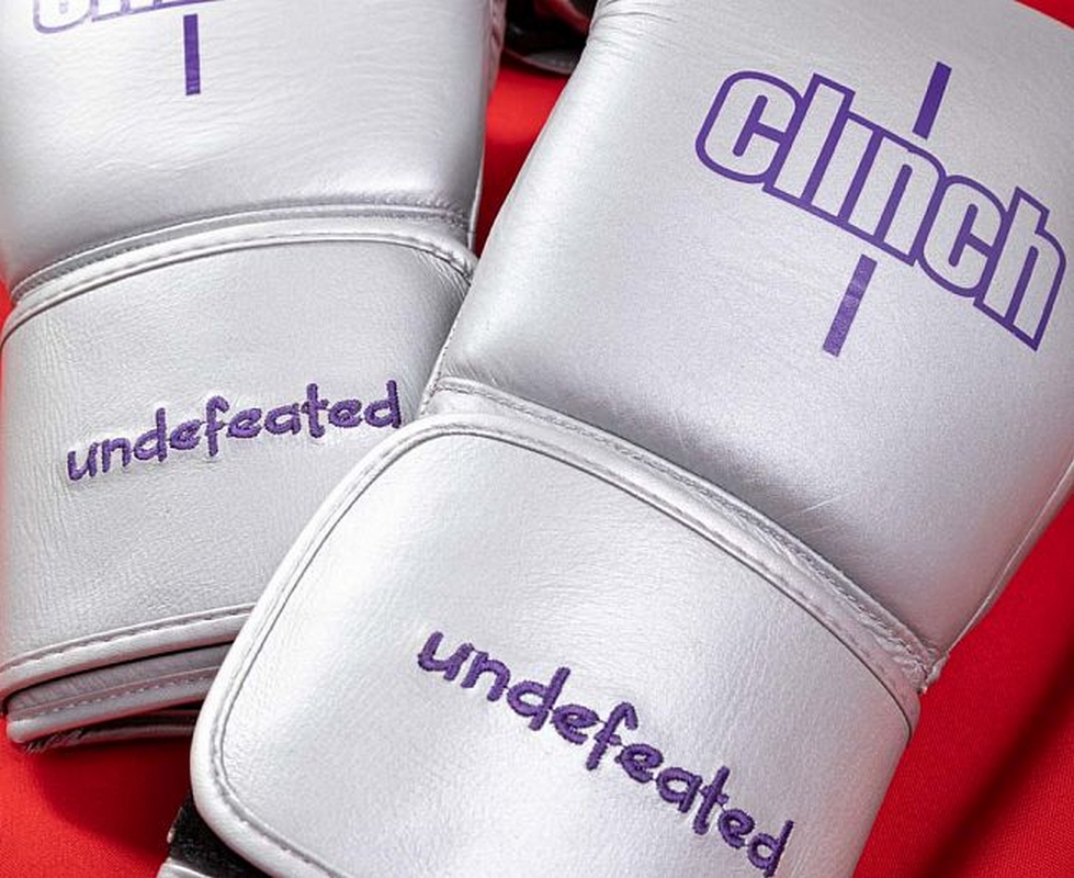 Перчатки боксерские Clinch Undefeated Russian Team C161RT серебристый