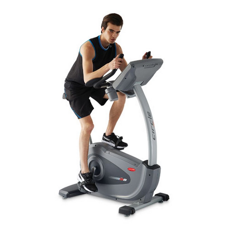 Вертикальный велотренажер Circle Fitness B8
