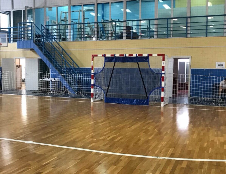 Экран-сетка "Top corner" МФЛ. 2*3 м. Сетка капрон, стропа, армированная ткань, утяжелители, липучка, 9 точек контакта. Вес 3,8 кг
