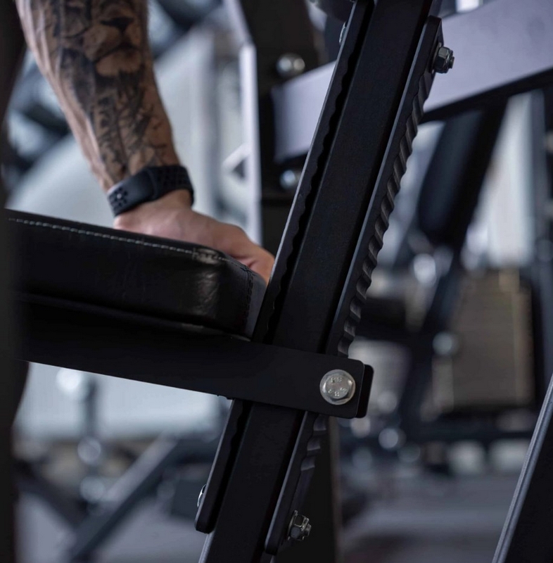 Gymleco 027 Грудной жим на свободных весах под отрицательным углом | Premium Fitness