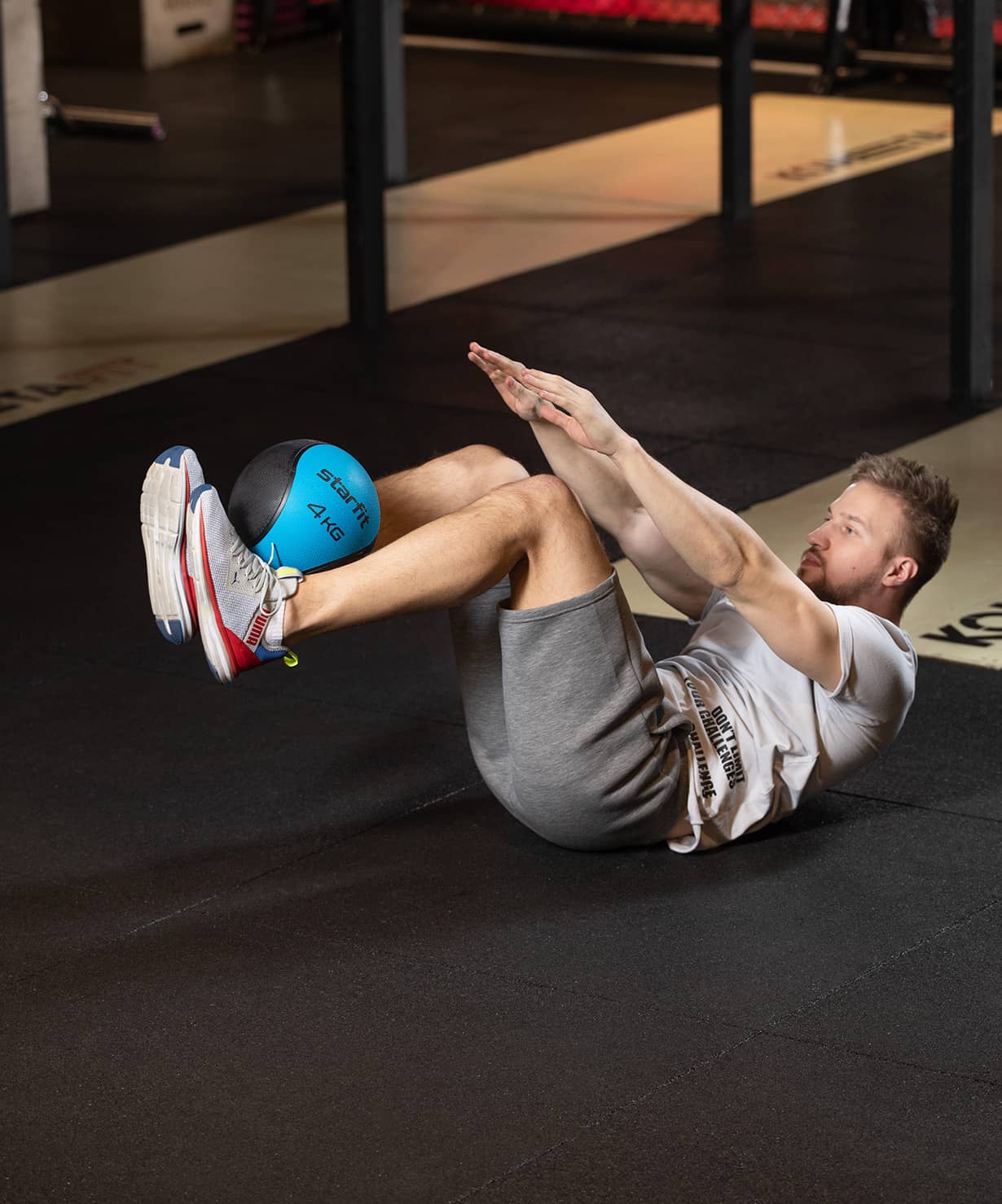 Медбол высокой плотности 4 кг Star Fit GB-702 синий