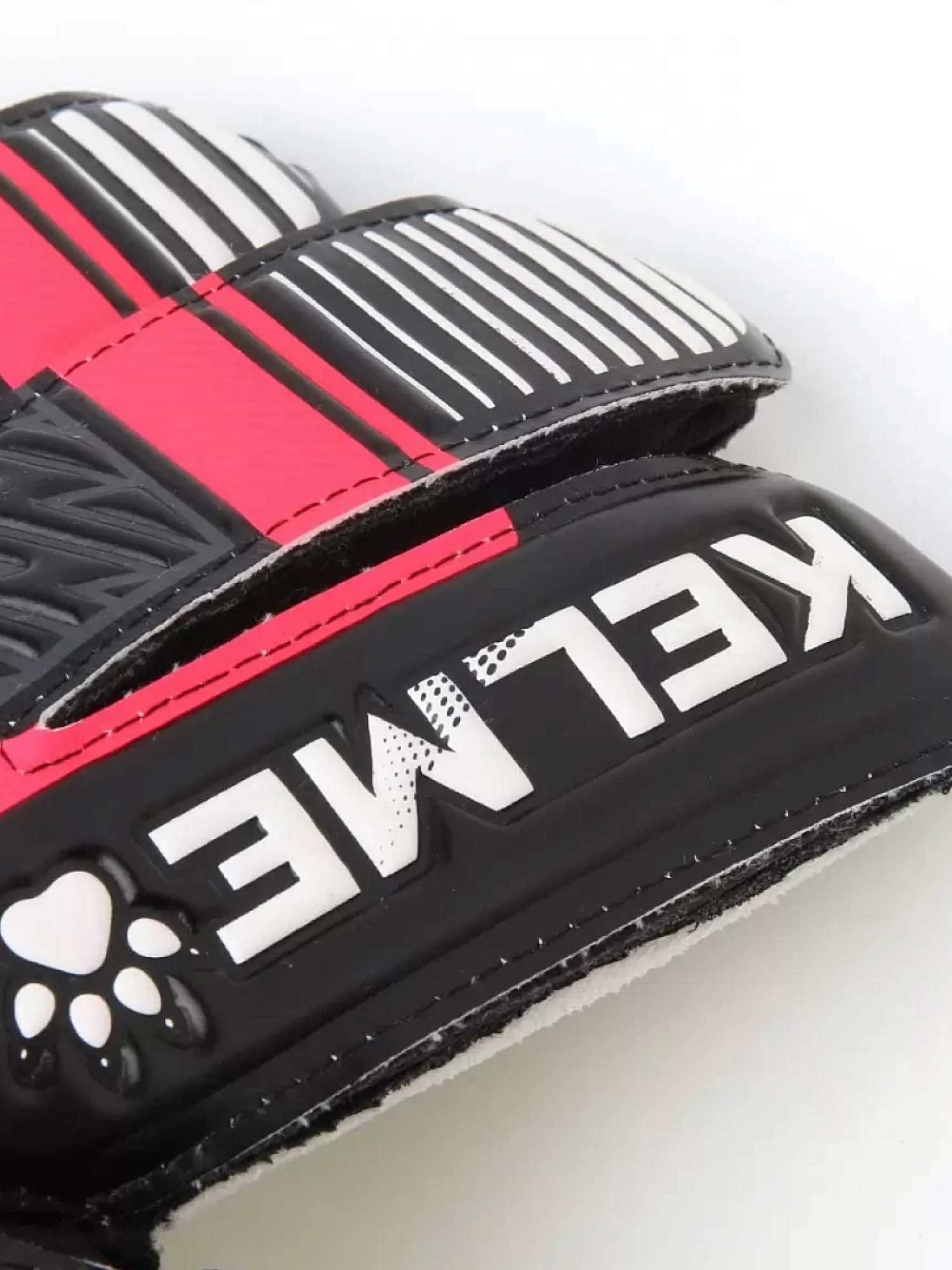 Перчатки вратарские Kelme Goalkeeper Gloves (Training Level) 8101ST5004-045 Black\Neon Red