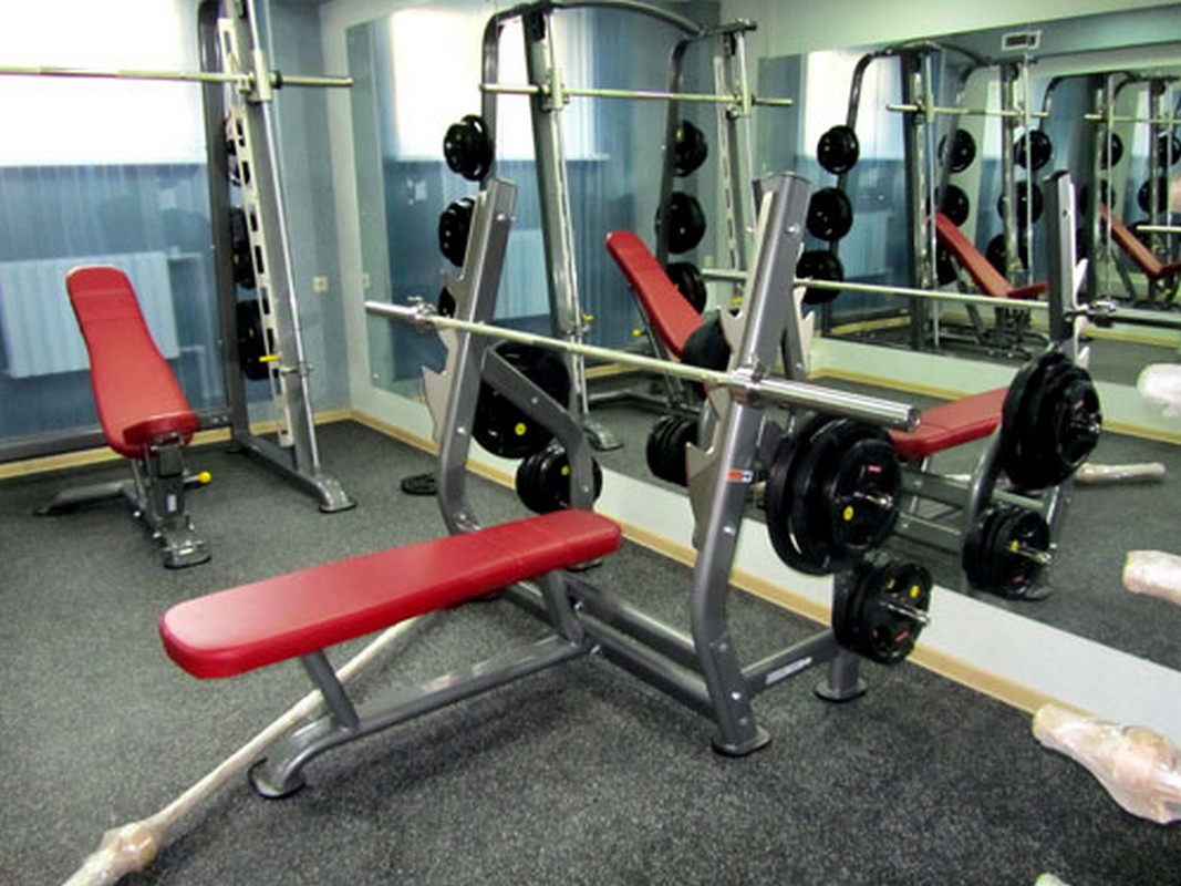 Олимпийская горизонтальная скамья со стойками Impulse IT7014 | Premium Fitness
