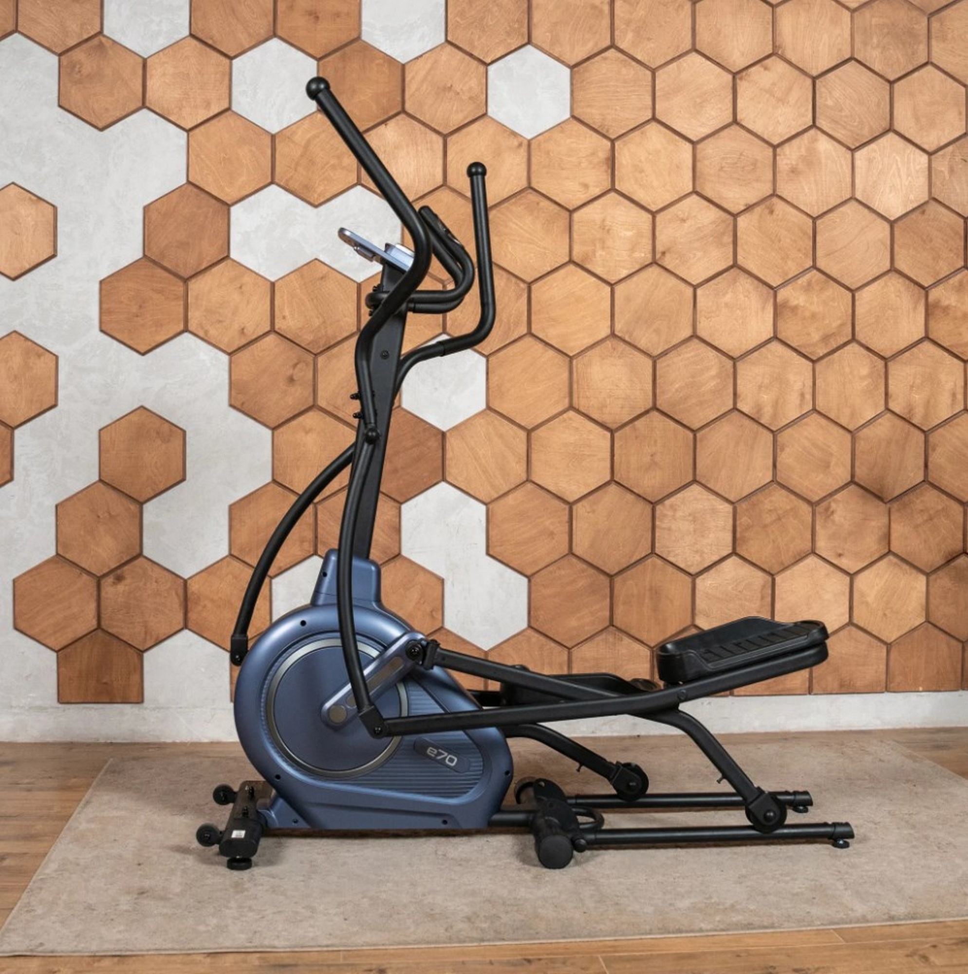 Эллиптический тренажер домашний Carbon Fitness E70