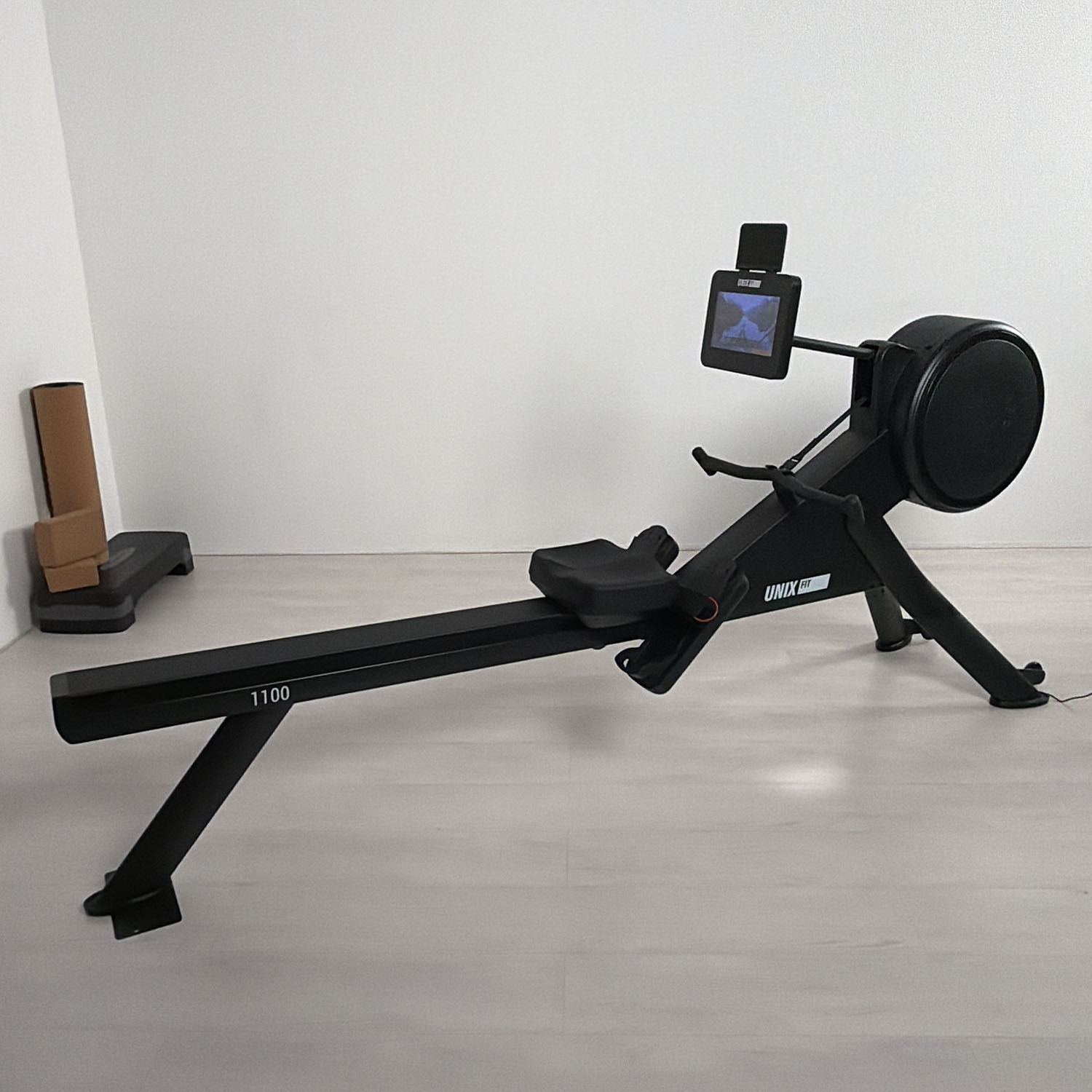 Гребной тренажер UnixFit Air Magnetic Rower-1100 PRO (10.1 TFT) RM1100PROTFT10