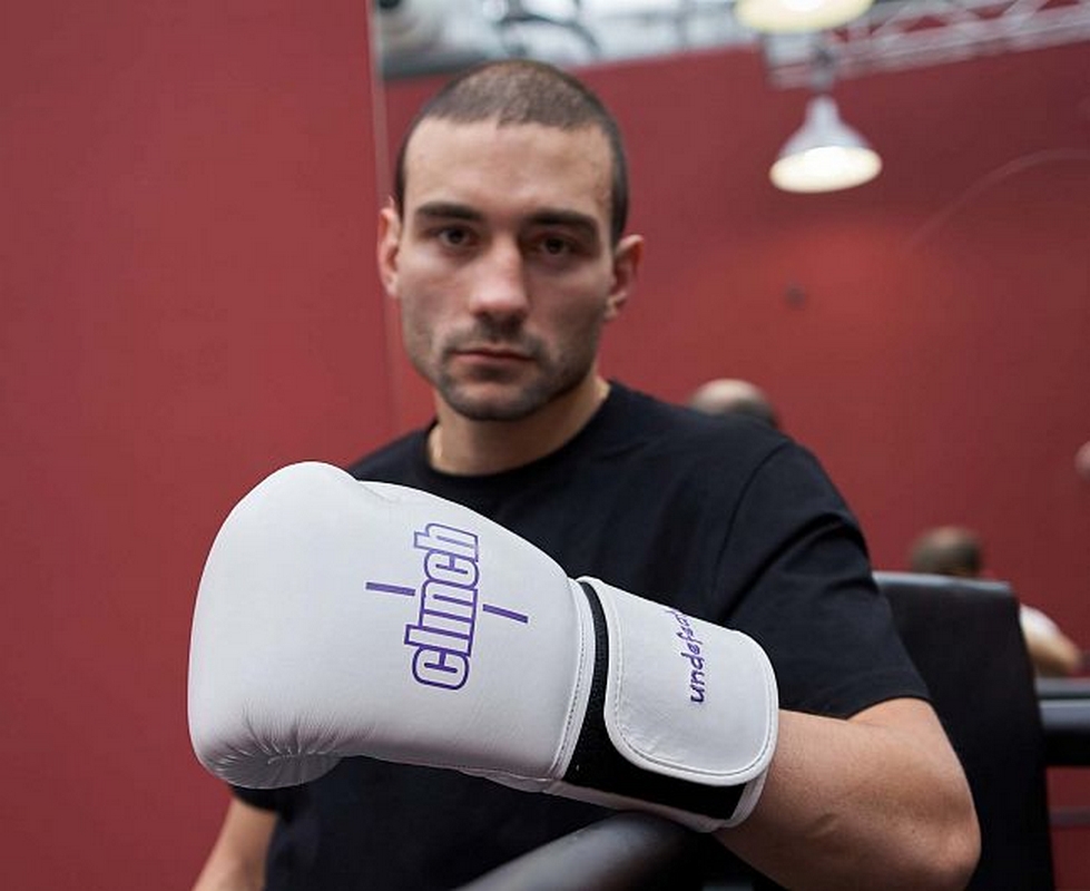 Перчатки боксерские Clinch Undefeated C161 белый