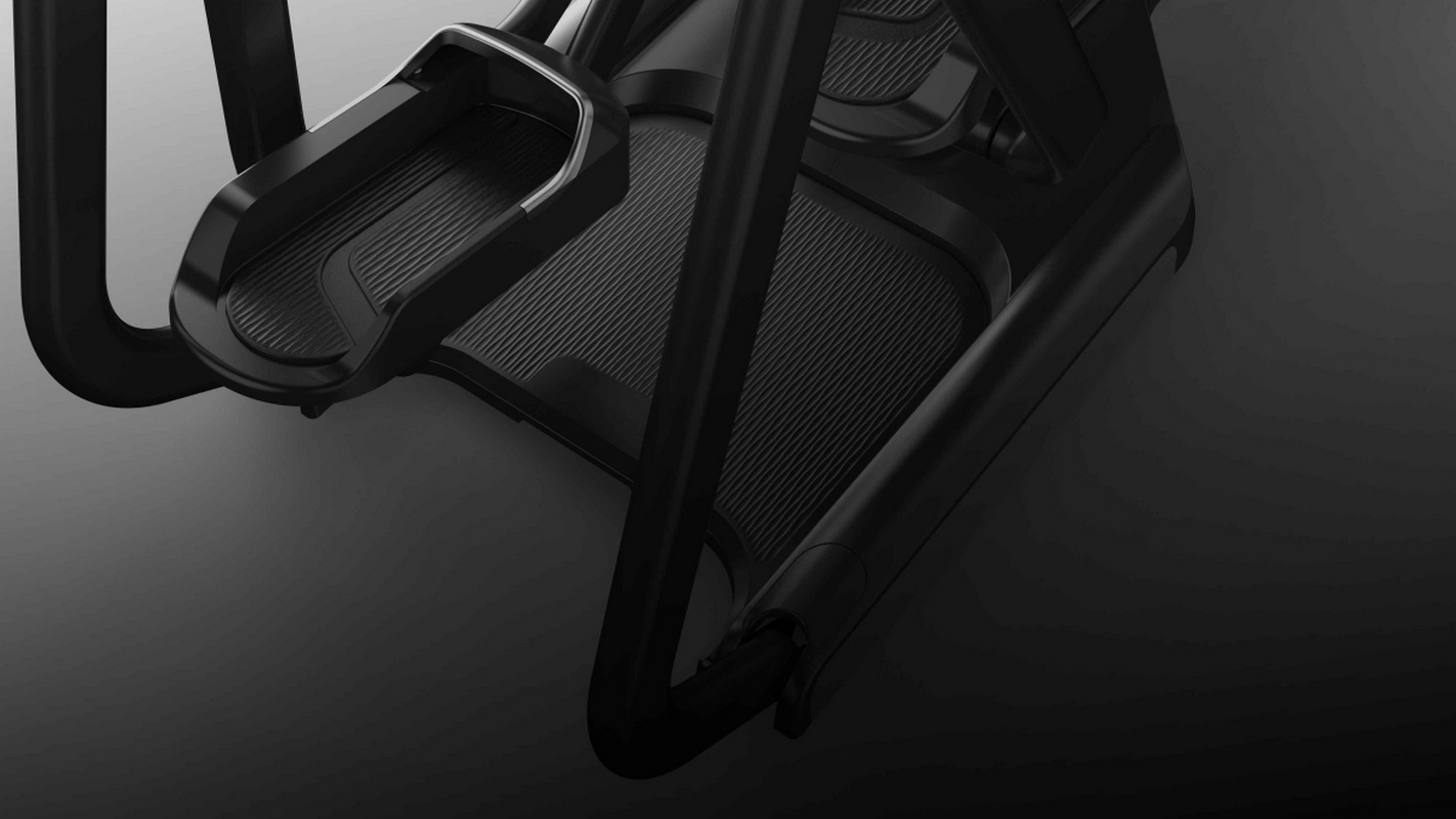 Эллиптический тренажер с изменяемой траекторией шага Matrix Onyx с консолью TouchP1 Ascent 22"