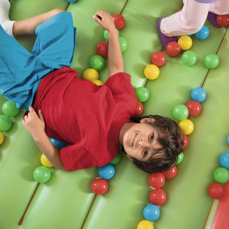 Надувной батут Bestway со встроенным электронасосом Fisher Price 93532