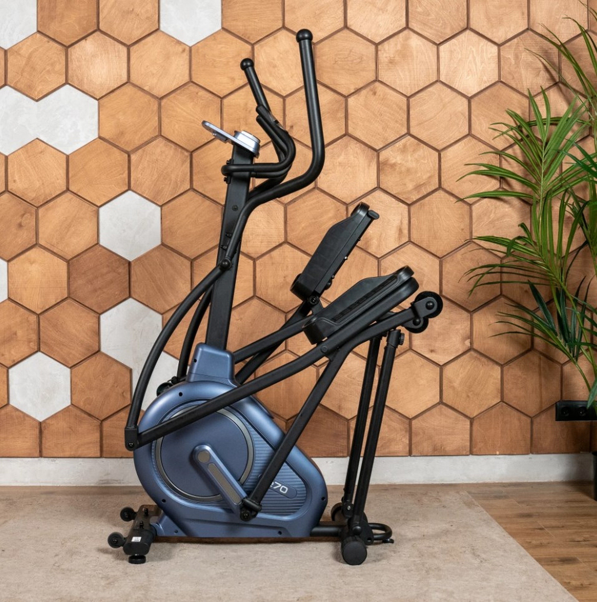 Эллиптический тренажер домашний Carbon Fitness E70