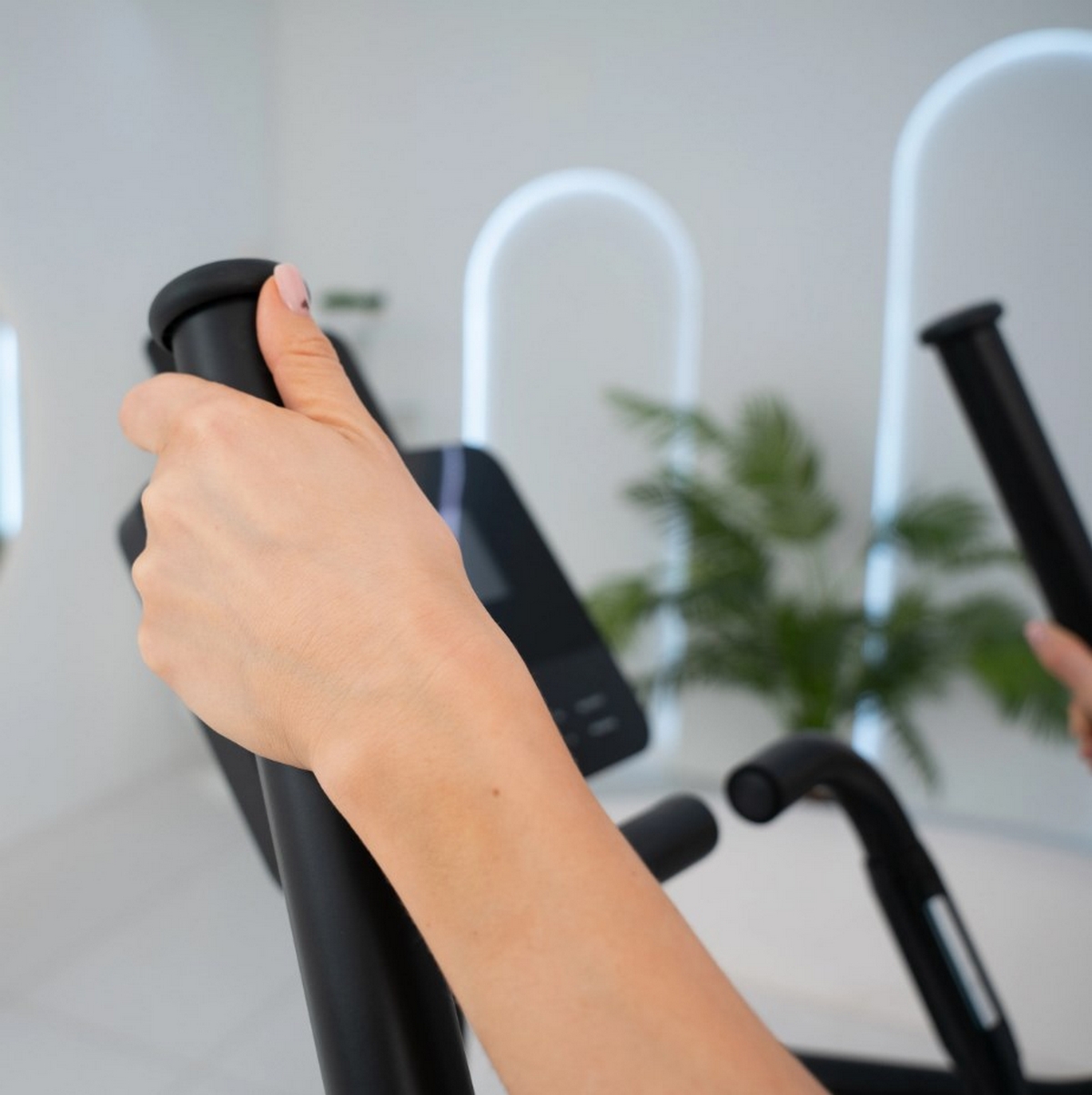 Эллиптический тренажер домашний Oxygen Fitness PHANTOM M LCD