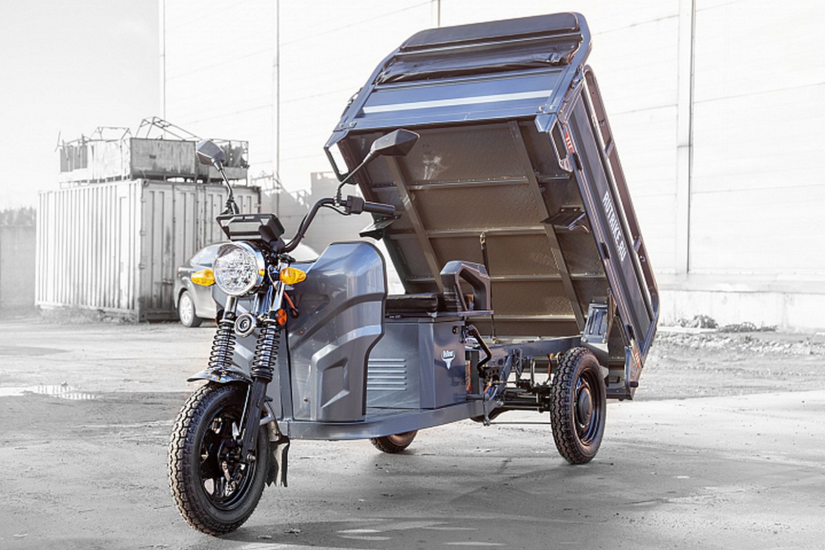 Грузовой электротрицикл RuTrike Мастер 1500 60V1000W 024452-2814 черный матовый