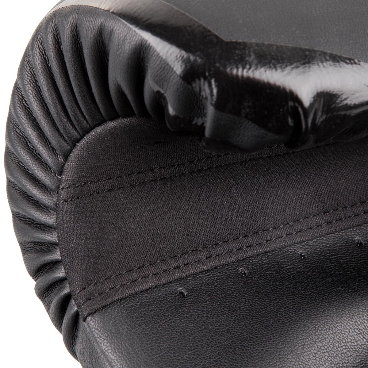 Перчатки Venum Challenger 3.0 03525-114-8oz черный\черный