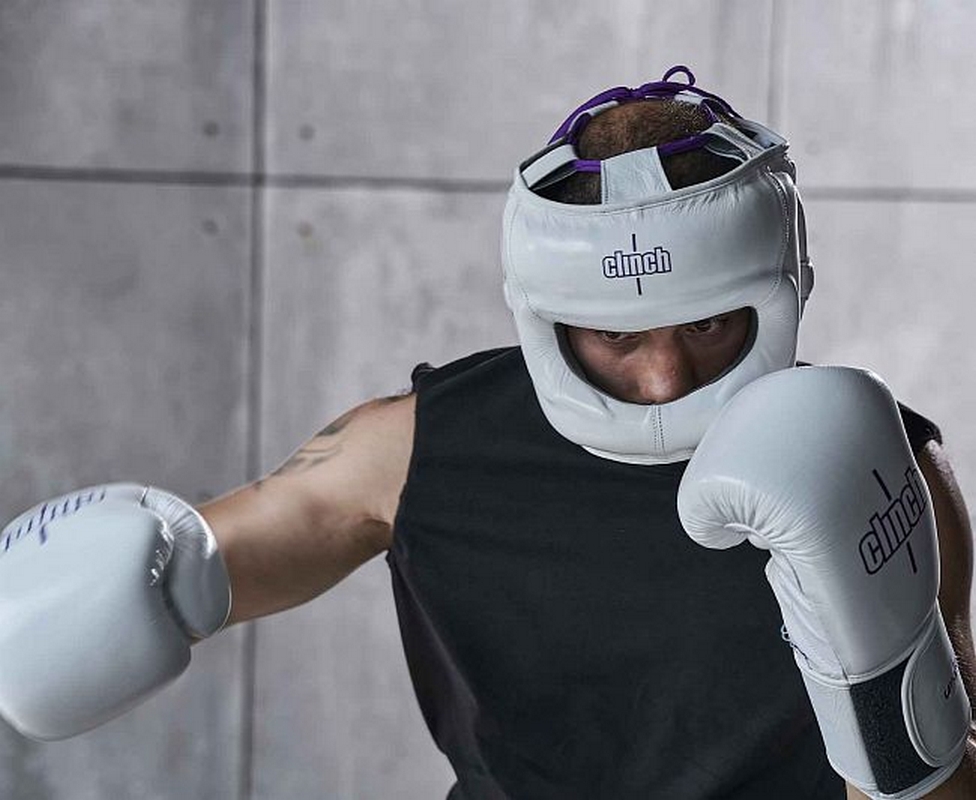 Шлем боксерский с бампером Clinch Undefeated C160 белый