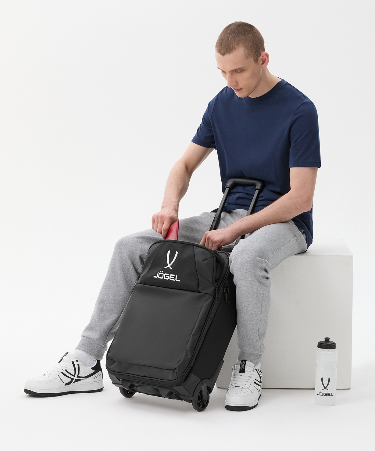 Чемодан Jogel PREMIER Team Trolley S, черный