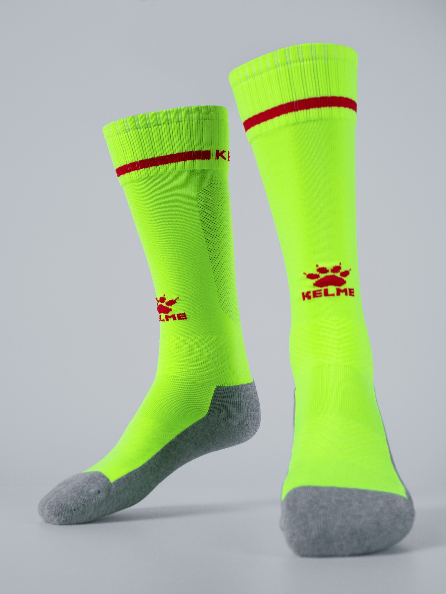 Детские гетры Kelme Children's Football Socks 8101WZ3001-939 Light Green