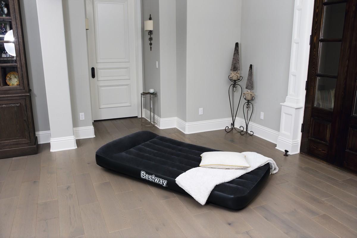 Надувной матрас Bestway Aerolax Air Bed(Twin) 188х99х30 см со встроенным насосом 67556