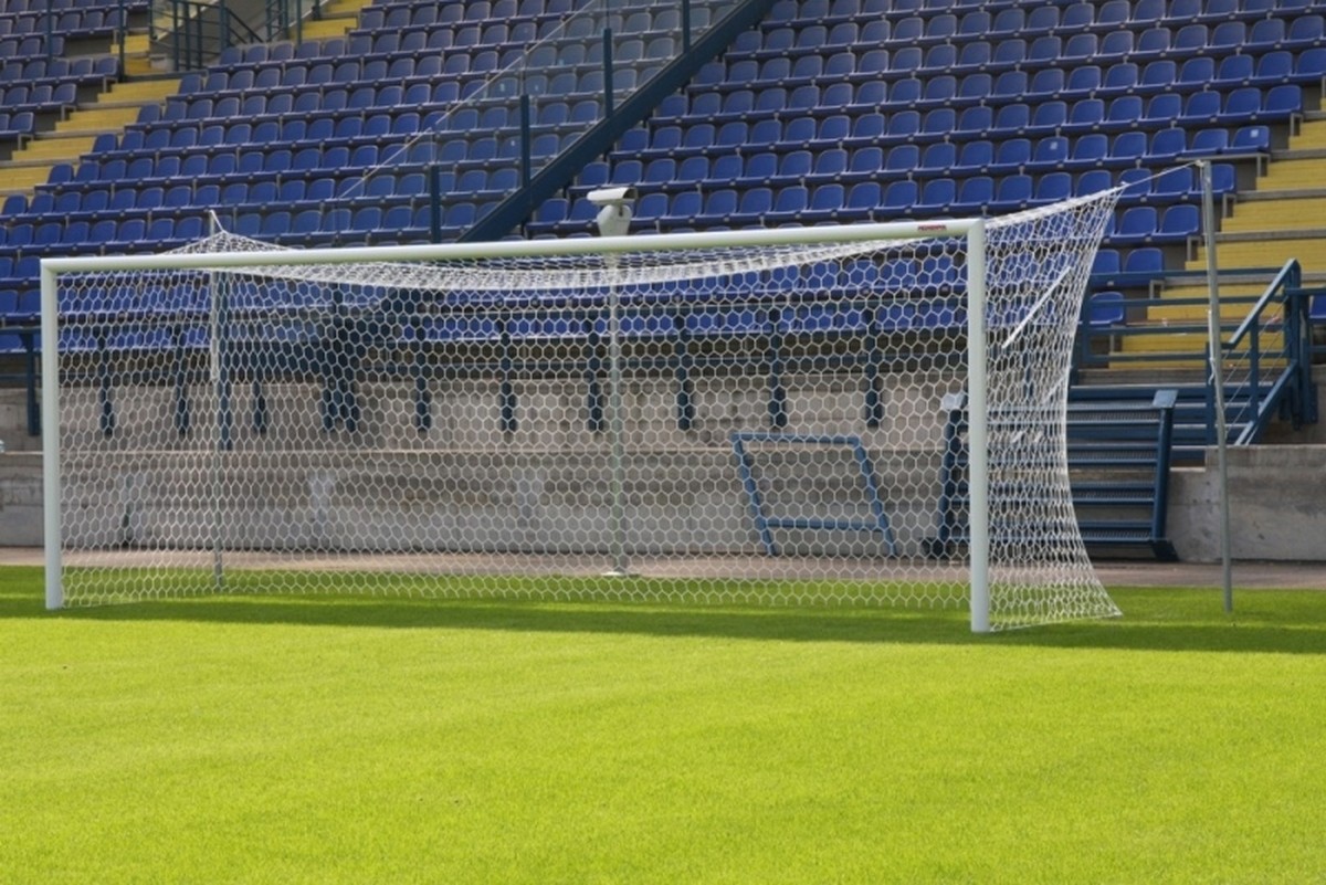 Ворота футбольные 732х244 см алюминиевые FIFA бетонируемые в стаканы (пара) Atlet