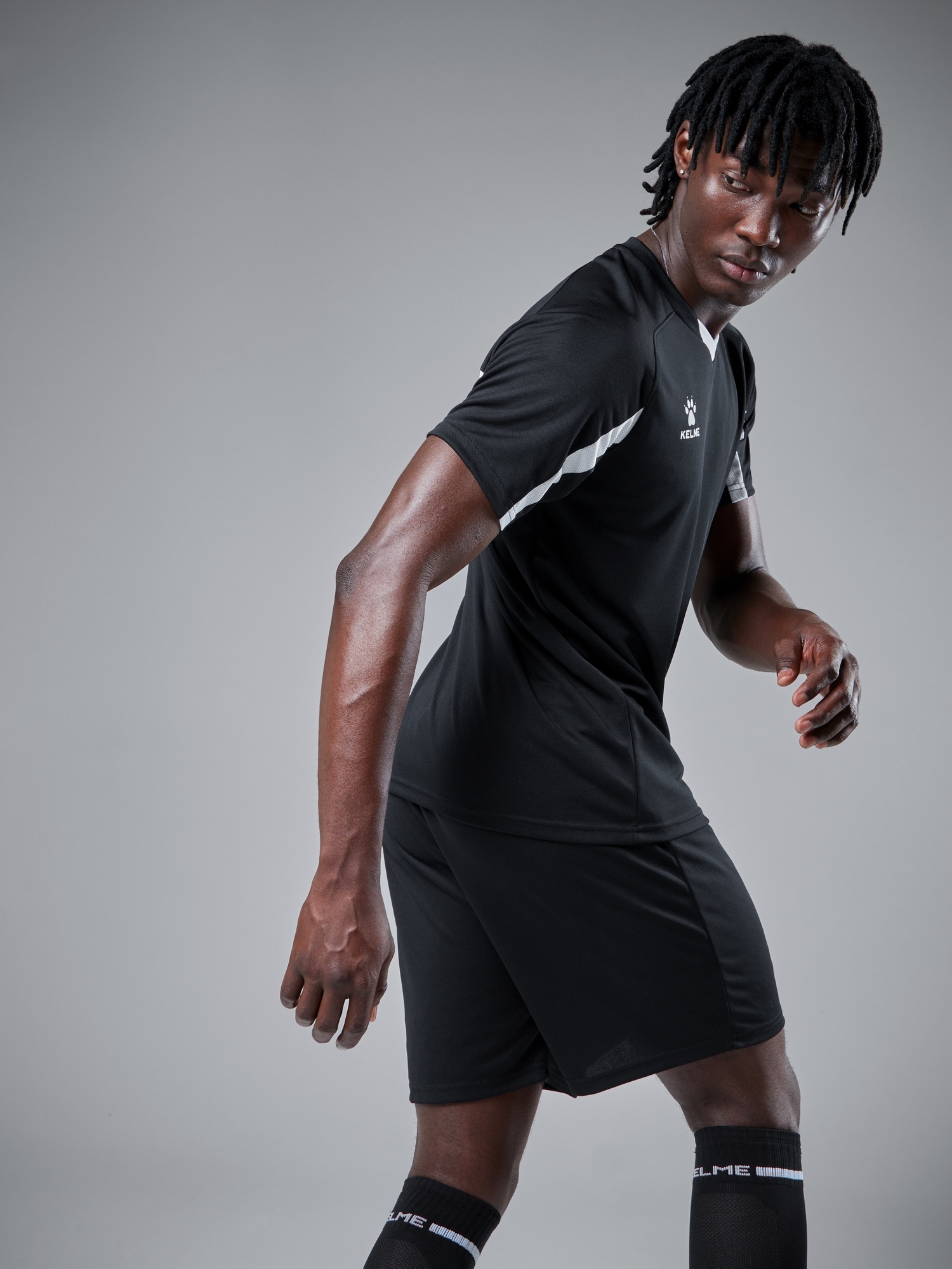 Футбольная форма Kelme Football Suit 7351ZB1129-003 Black\White