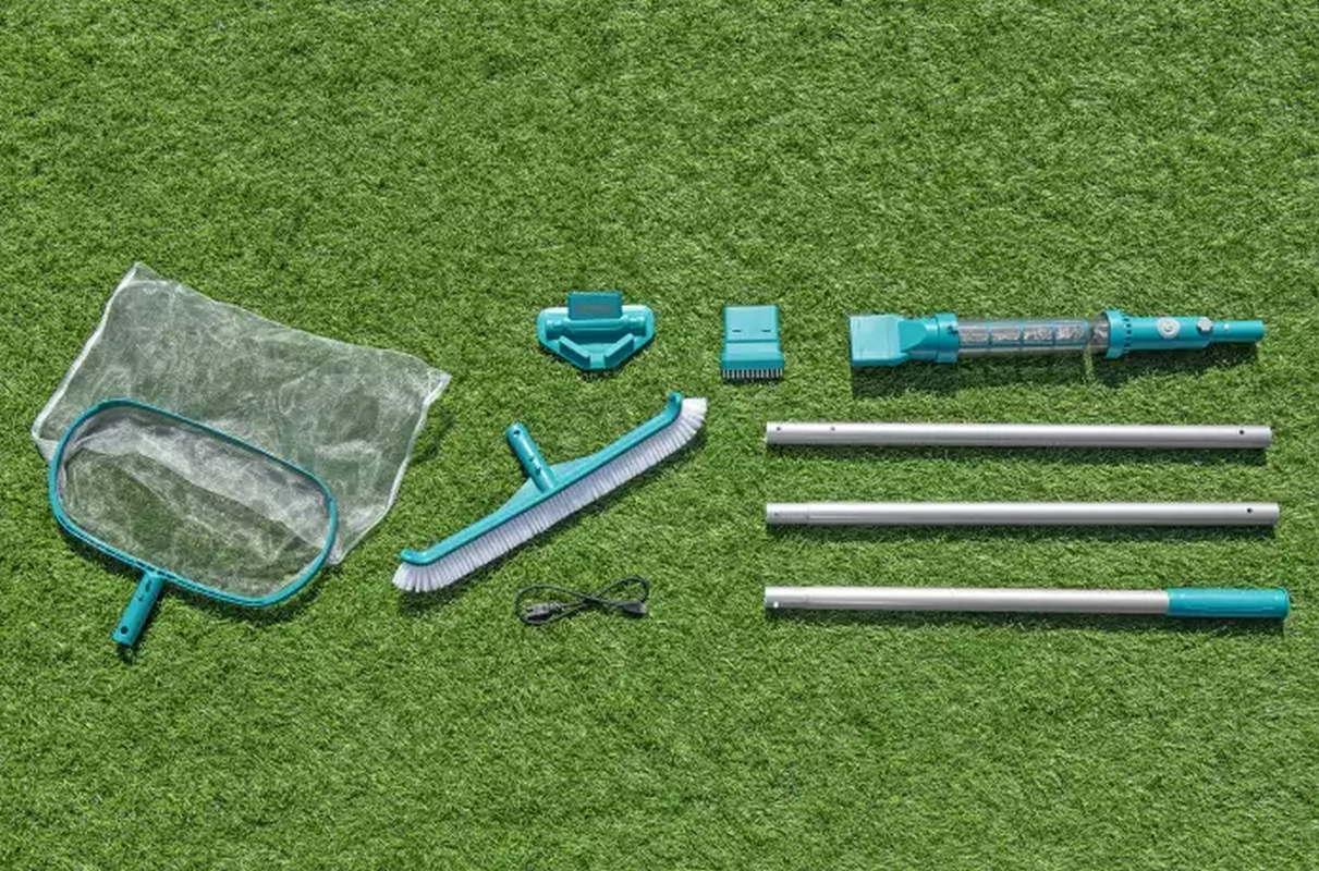 Аккумуляторный пылесос AquaSurge, шест 2м, для бассейна до 610см Bestway 58831 BW