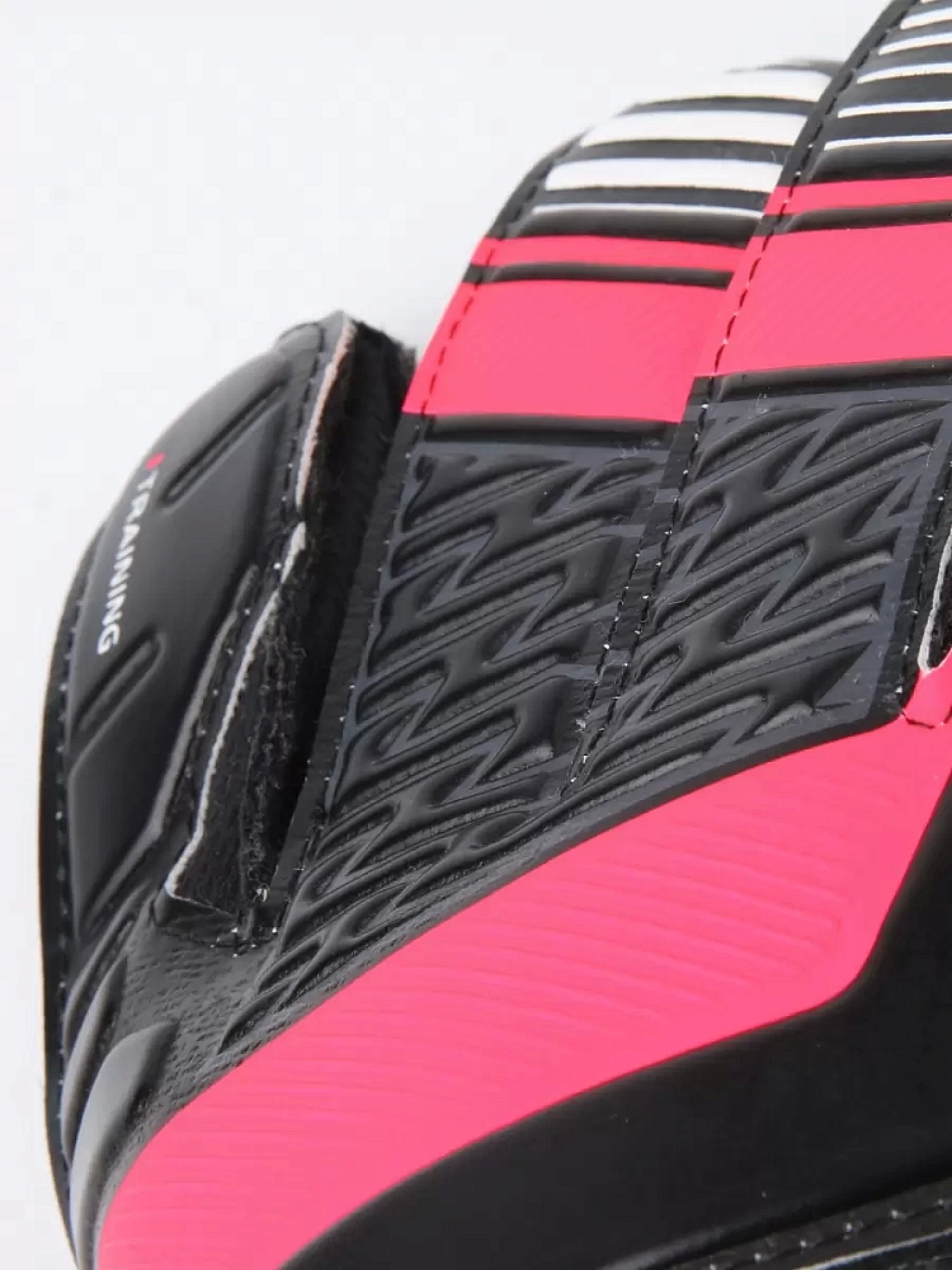 Перчатки вратарские Kelme Goalkeeper Gloves (Training Level) 8101ST5004-045 Black\Neon Red