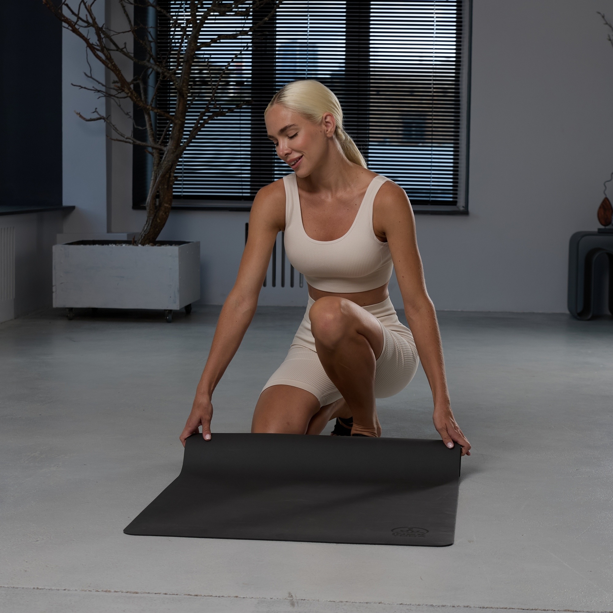 Влагостойкий коврик для йоги 185х68х0,4 см, PU Inex Yoga Mat HG\PUMATWP-BK черный