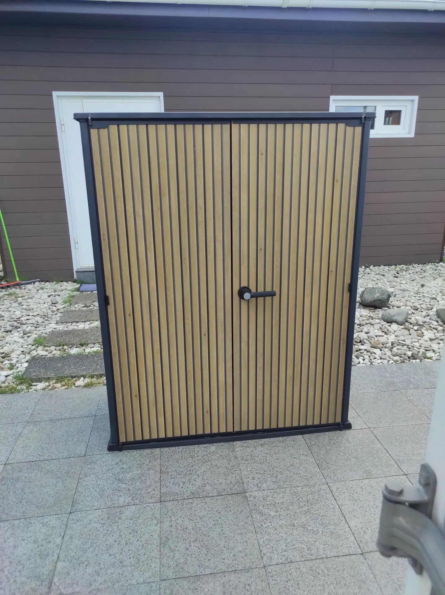 Шкаф Вертикальный (Vertical Shed) 1400 L коричневый венецианский