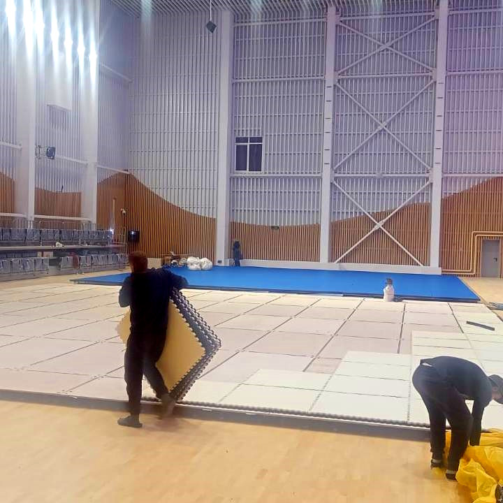 Помост для спортивной гимнастики пружинный GymSport STRONG 9х9 для ковра 9х9