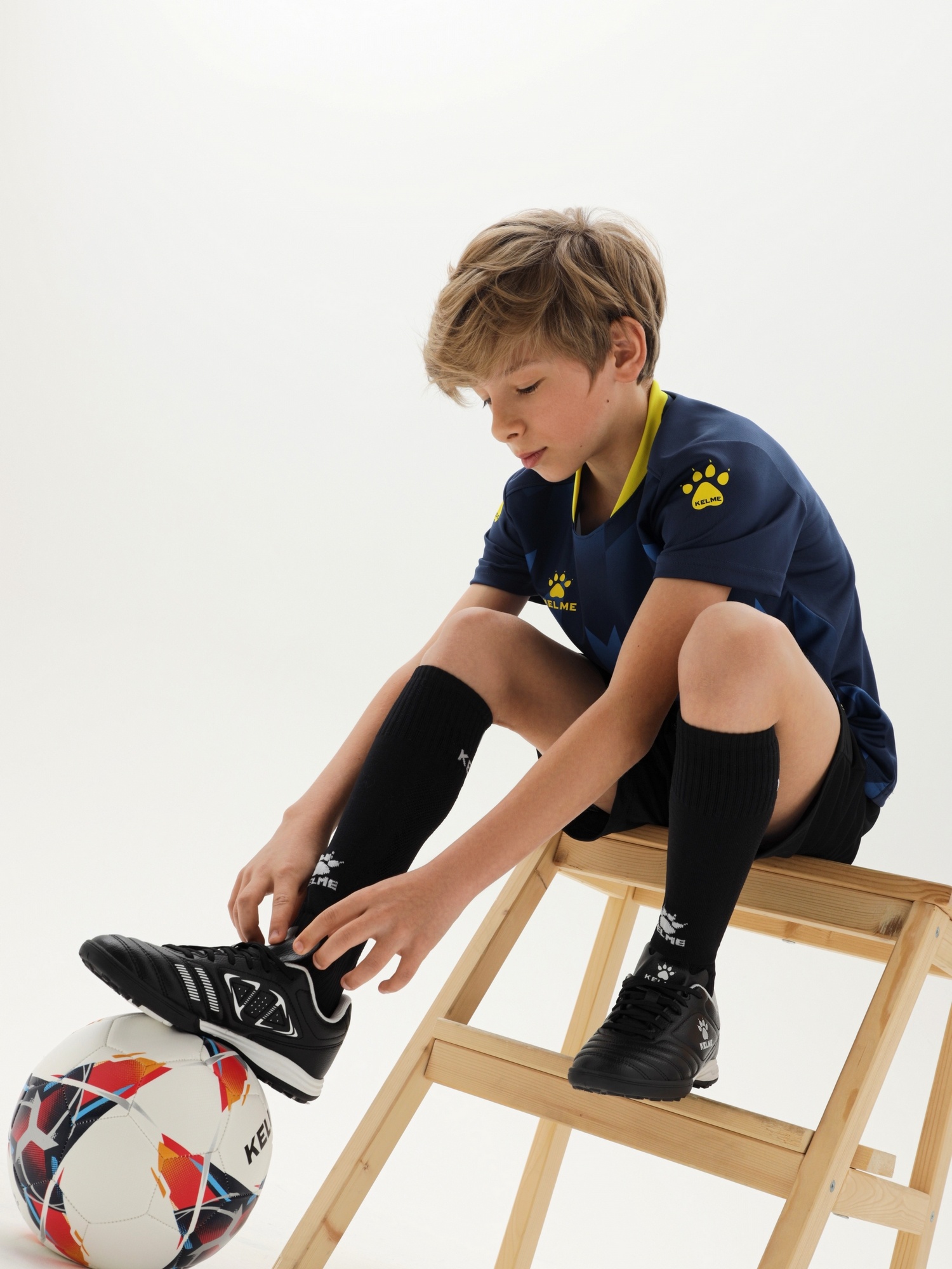 Детская футбольная форма Kelme Short-Sleeved Football Suit 8251ZB3003-416 Dark Blue\Black