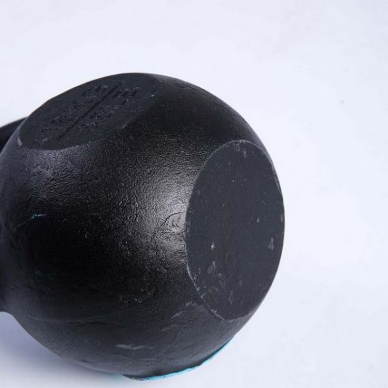Чугунная гиря 6 кг Live Pro Solid Cast Iron Kettlebell LP8041-06 черный\синий