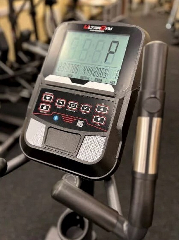 Велотренажер вертикальный профессиональныи UltraGym̆ UG-B001