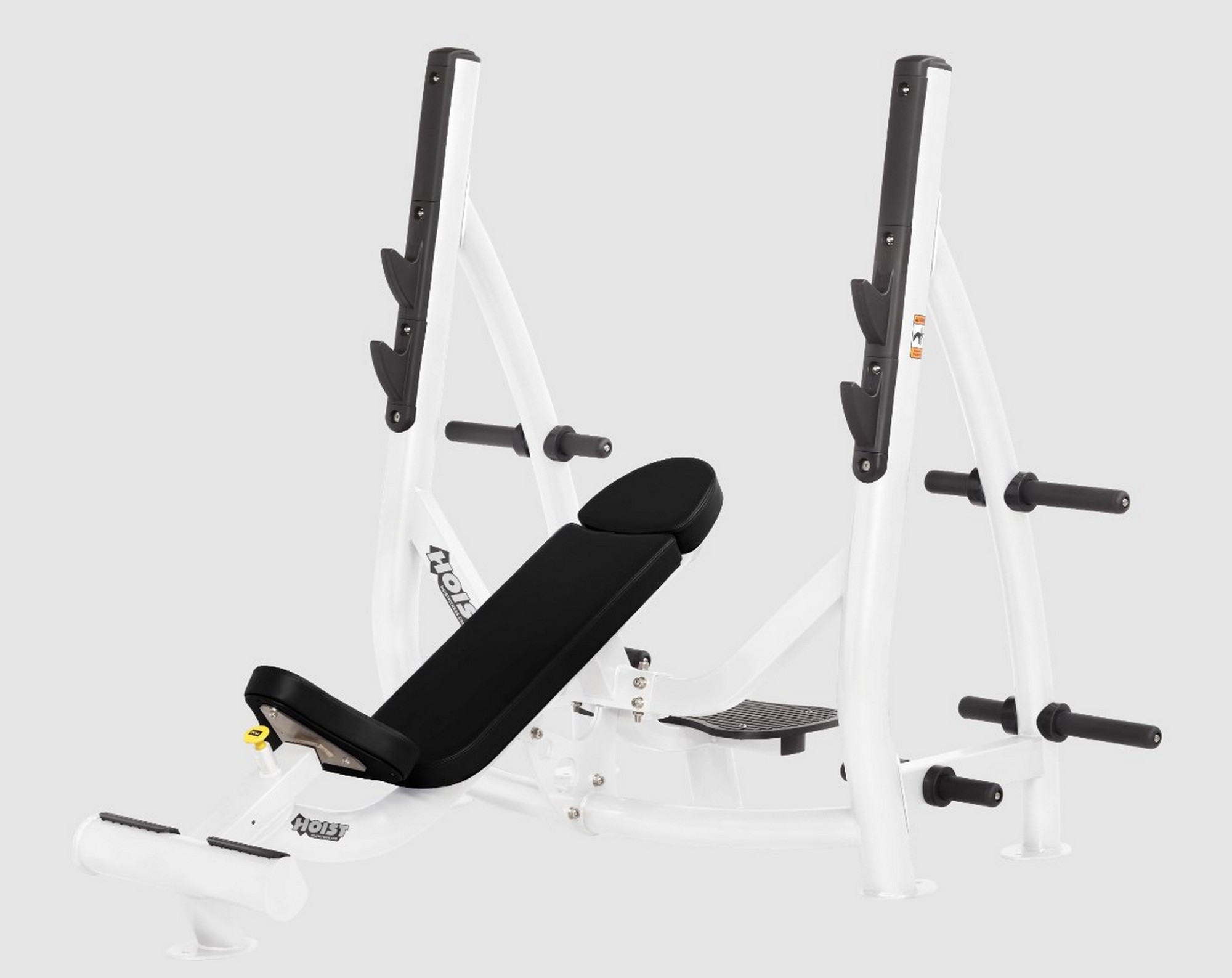Олимпийская наклонная скамья с держателями дисков Hoist CF-3172 | Premium Fitness