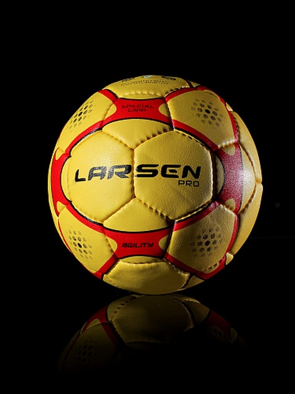 Мяч гандбольный мужской 58-60см Larsen Pro L-Men