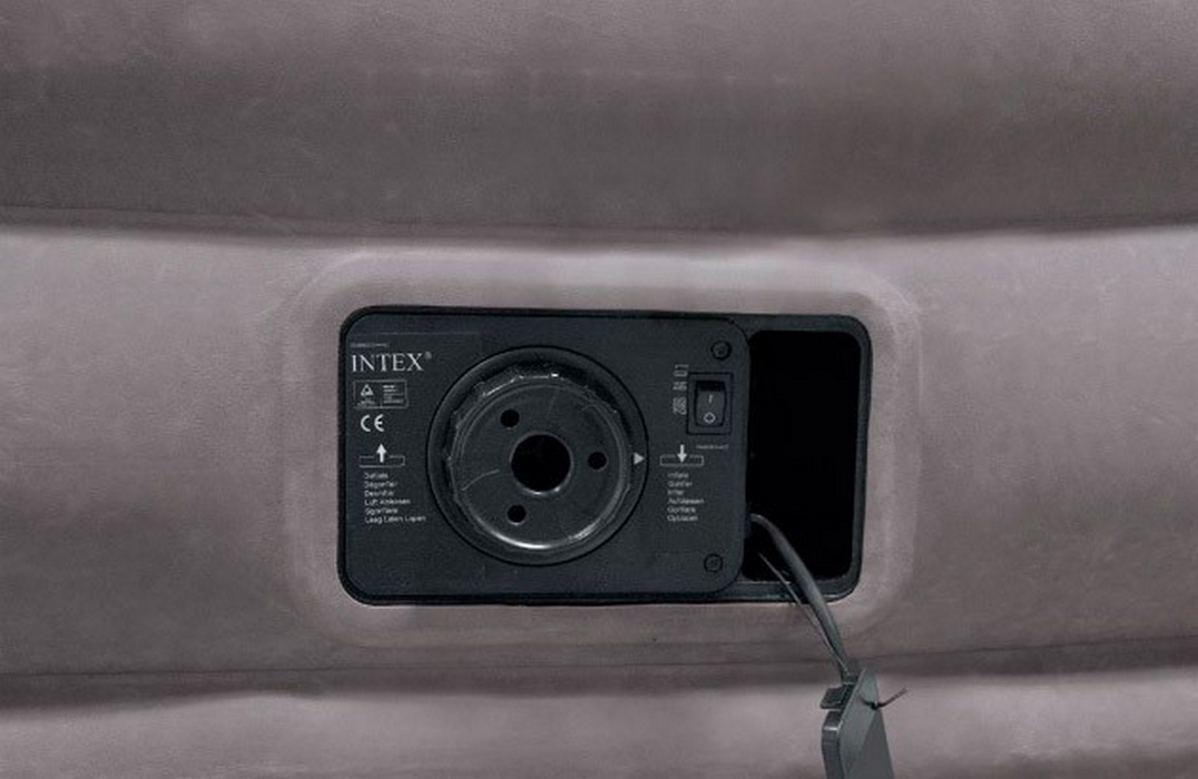 Надувная кровать Intex Comfort-Plush 152х203х33см, встроенный насос 67770