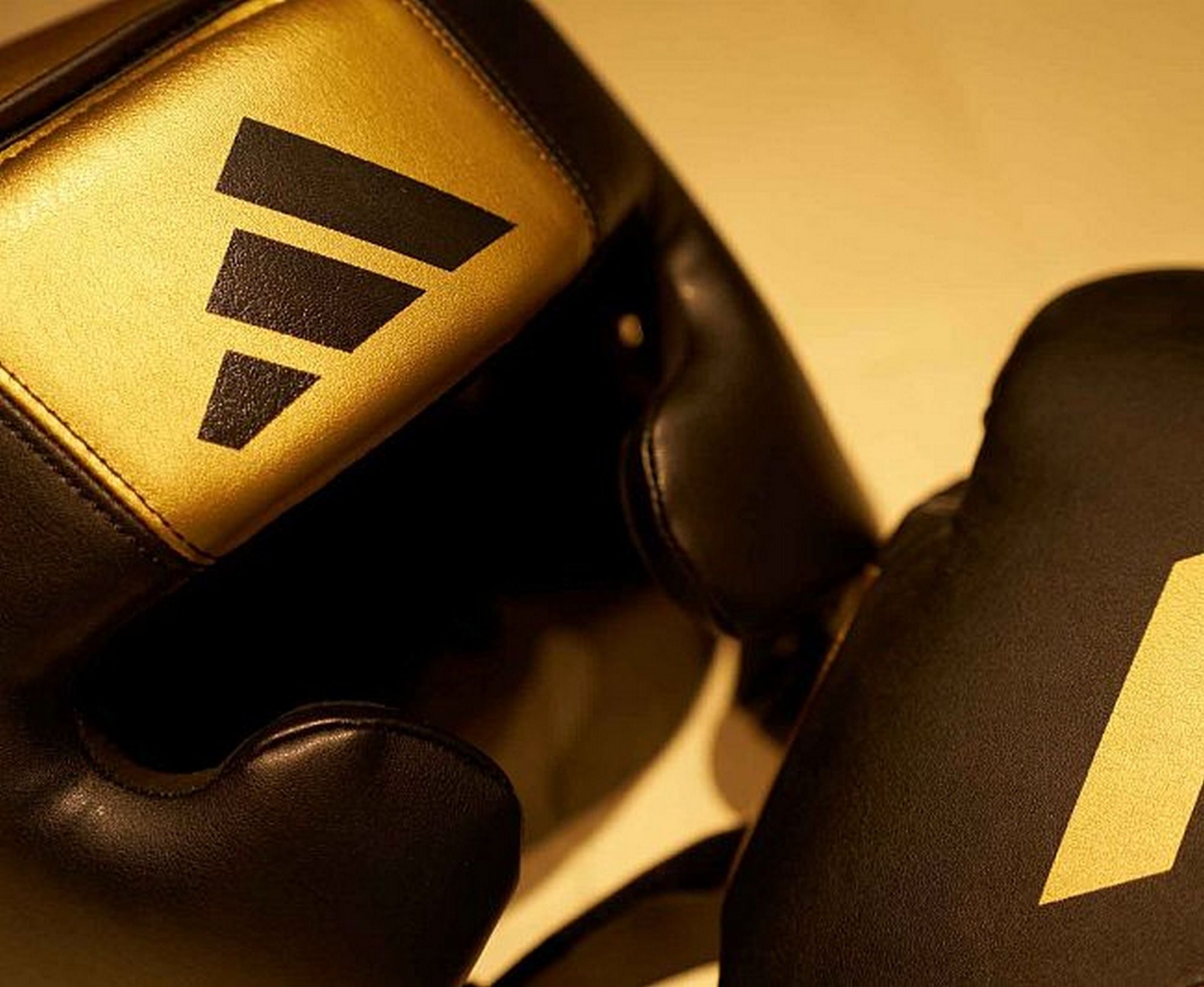 Шлем боксерский Adidas Speed 350 Pro Head Gear adiSPD350HG черно-золотой