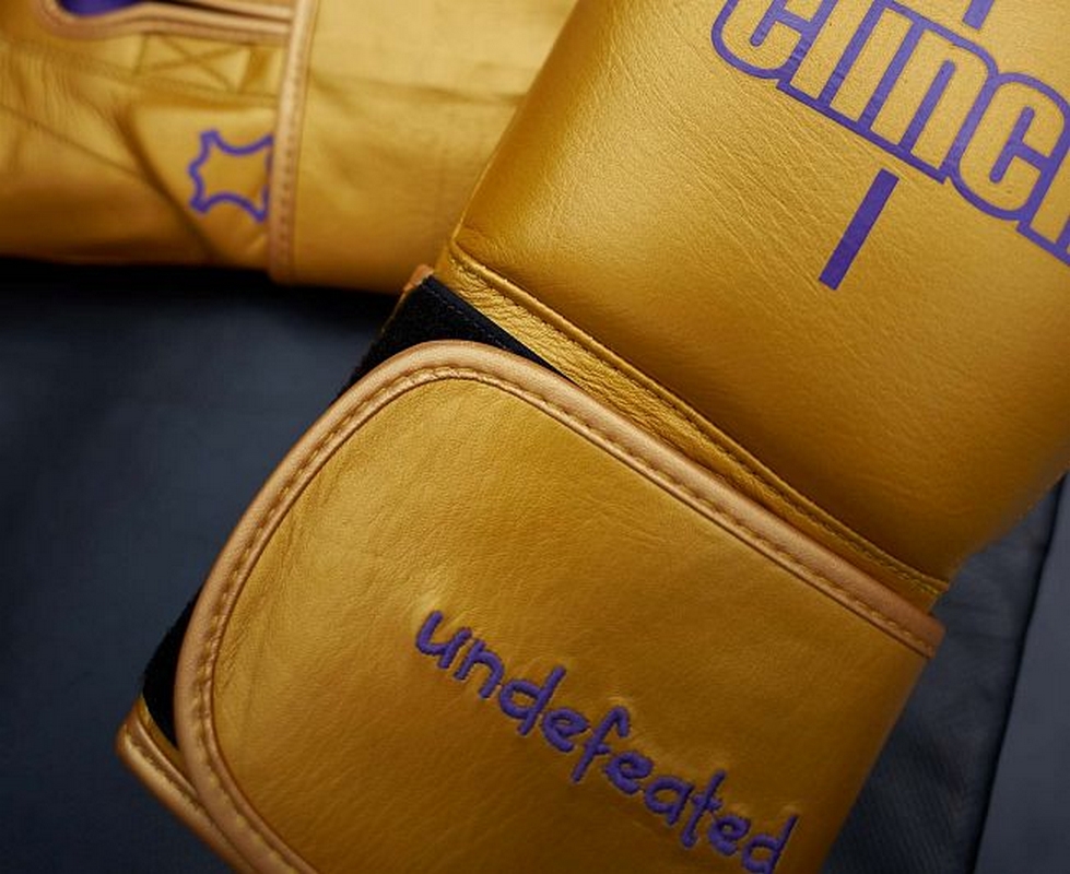 Перчатки боксерские Clinch Undefeated C161 золотой