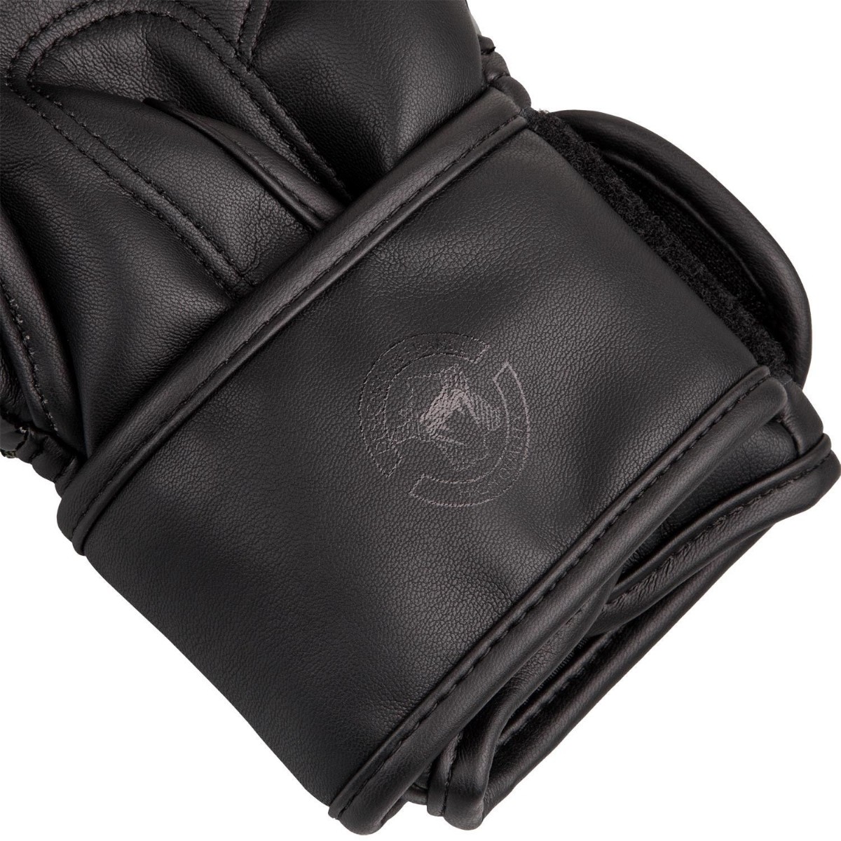 Перчатки Venum Challenger 3.0 03525-114-8oz черный\черный