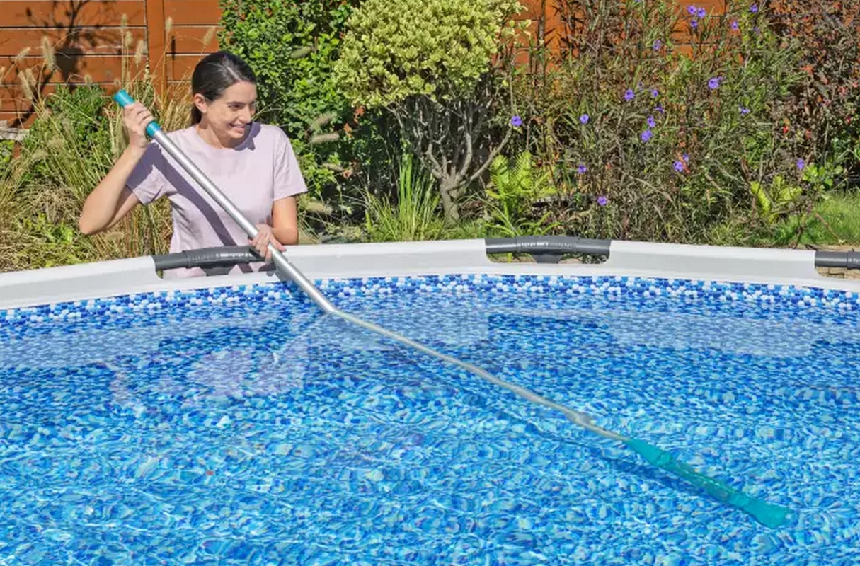 Аккумуляторный пылесос AquaSurge, шест 2м, для бассейна до 610см Bestway 58831 BW