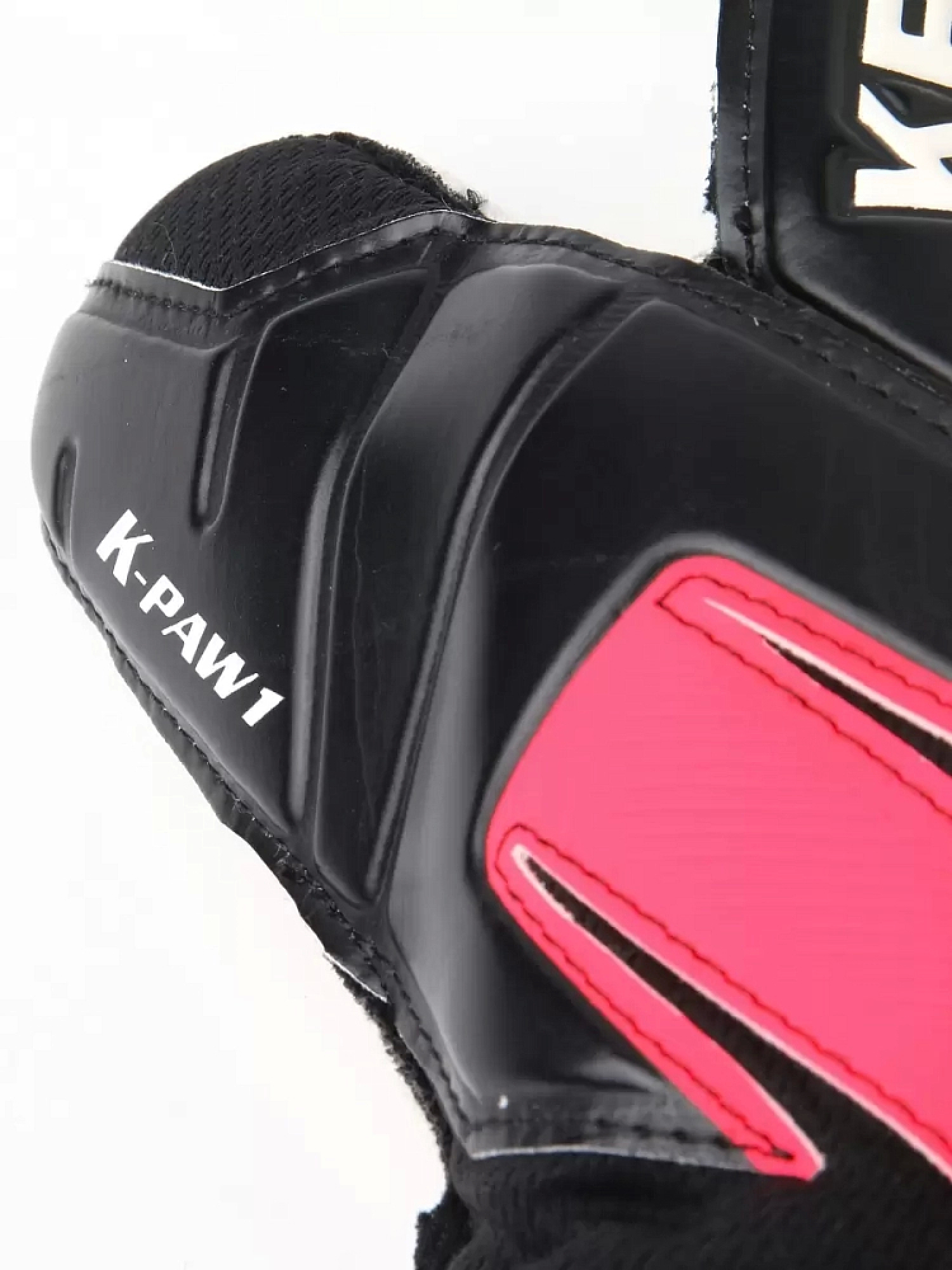 Перчатки вратарские Kelme Goalkeeper Gloves (Training Level) 8101ST5004-045 Black\Neon Red