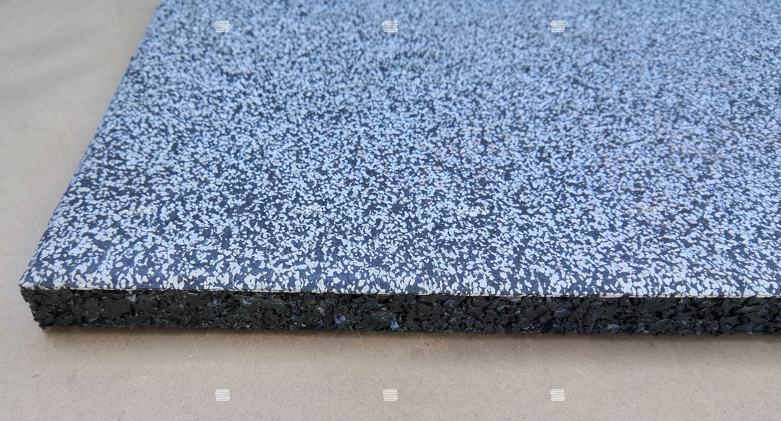Резиновая плитка Sagama Tile&Roll 50x50см