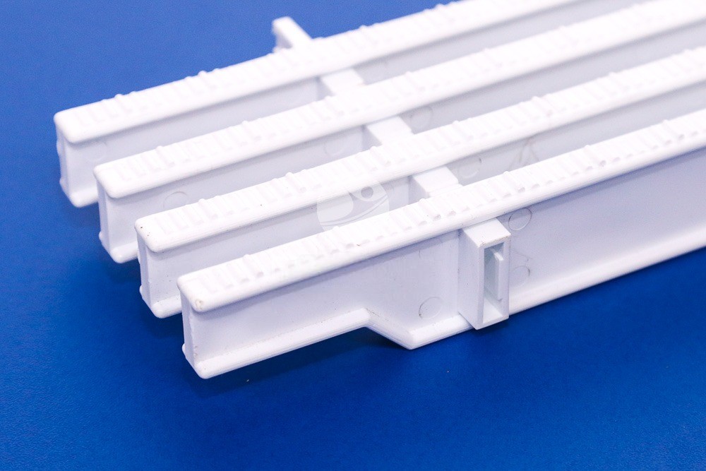 Решетка для переливных каналов 22х335 2 замка ПТК Спорт 101-1935
