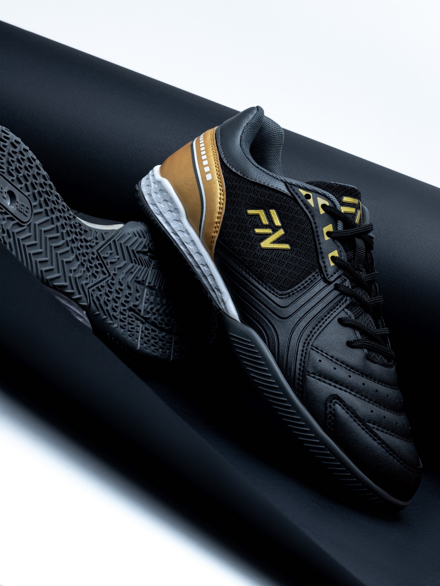 Футзалки FN Star (IN) FN5061004-037 Black\Gold