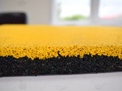 Резиновая плитка с рельефным основанием Sagama SportPlit EPDM 99х99x3см
