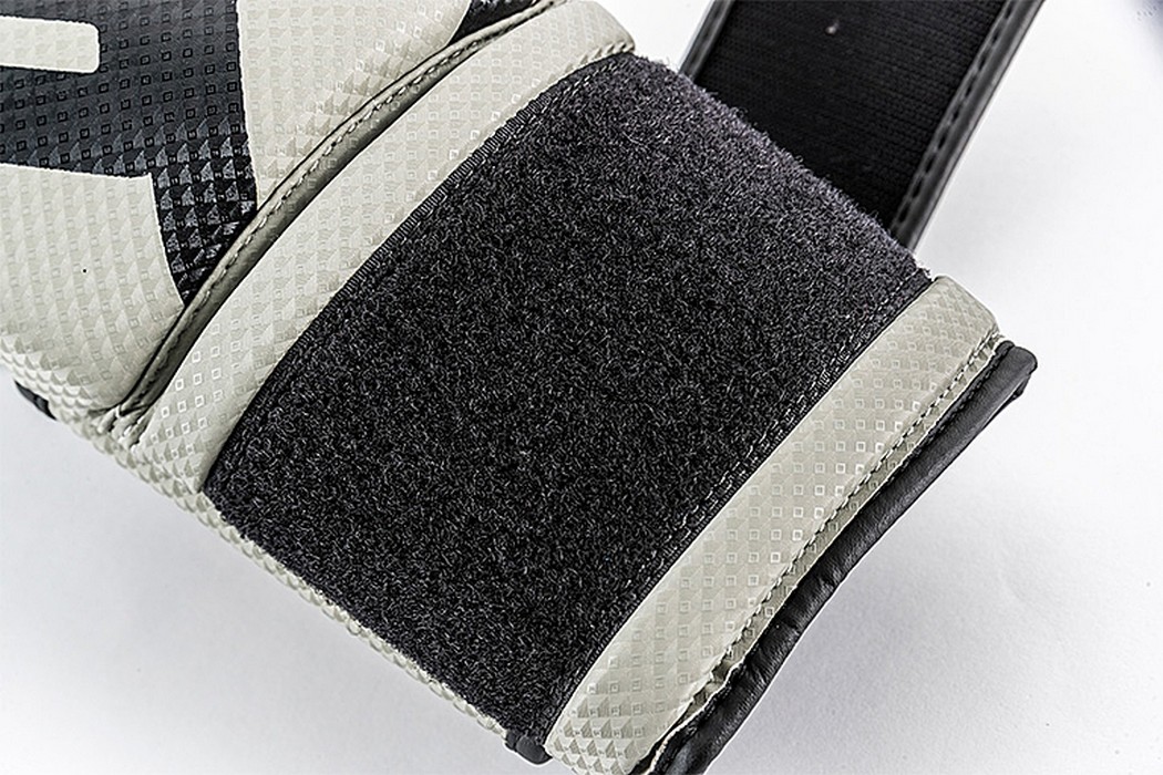 Боксерские перчатки UFC PRO Performance Rush Black,14oz