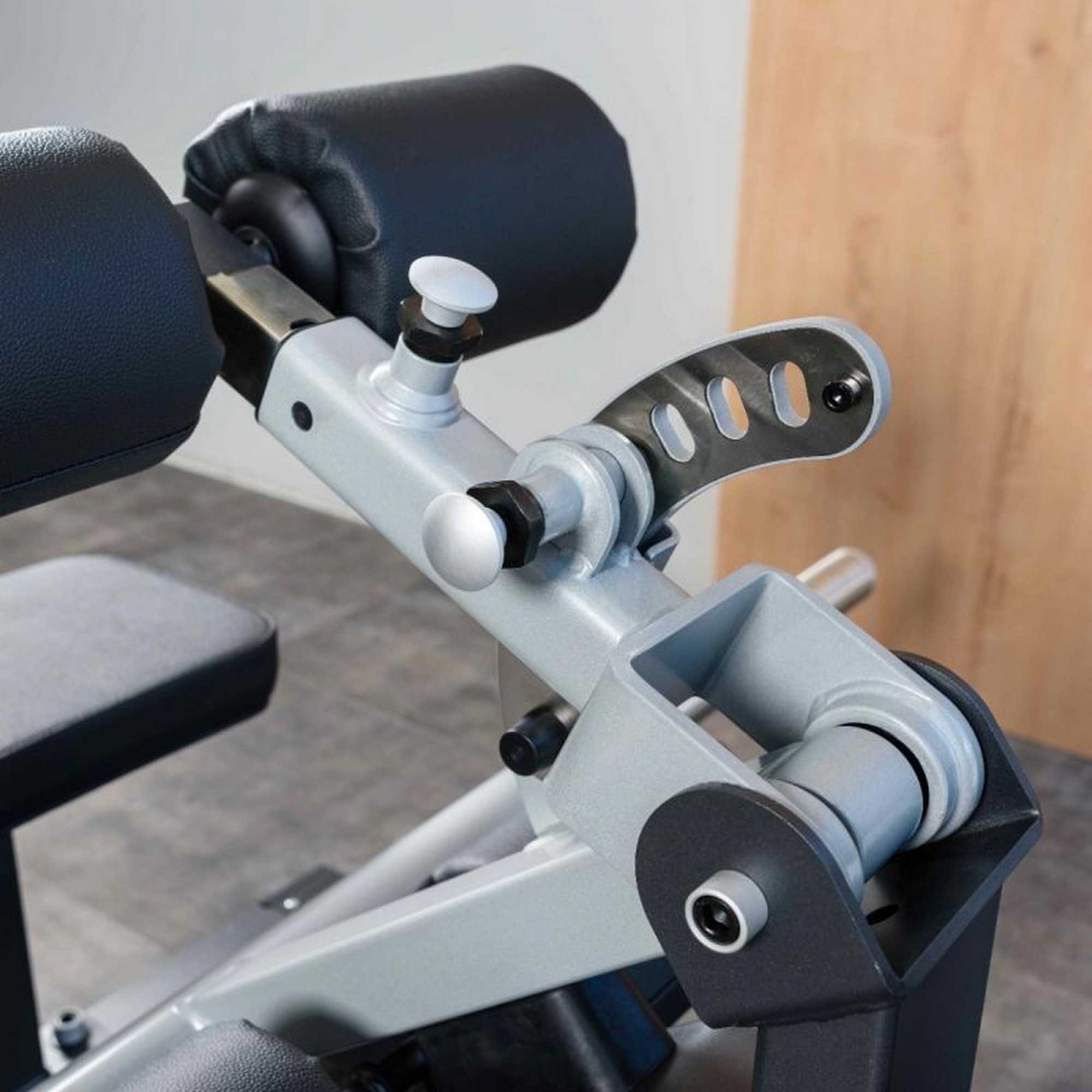 DHZ A605L ягодичные мышцы стоя | Premium Fitness