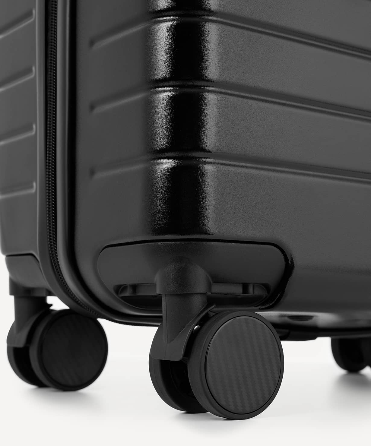 Чемодан для ручной клади Jogel ESSENTIAL Carry on Spinner, черный