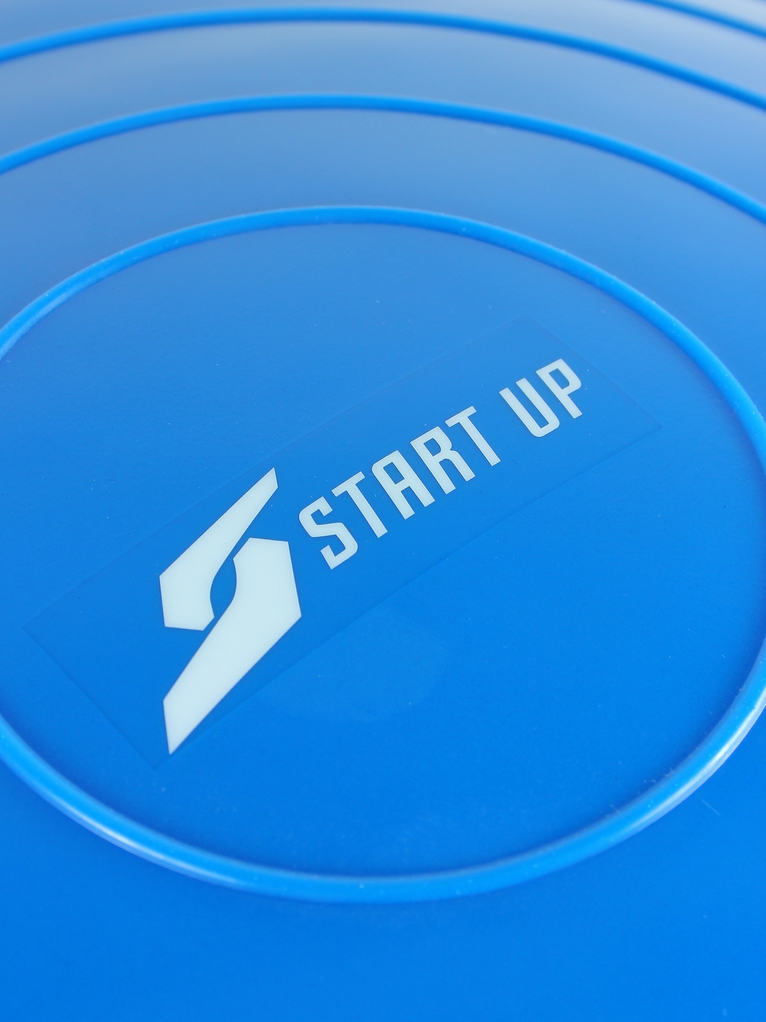 Полусфера гимнастическая с эспандерами d58 см Start Up TL03 Blue