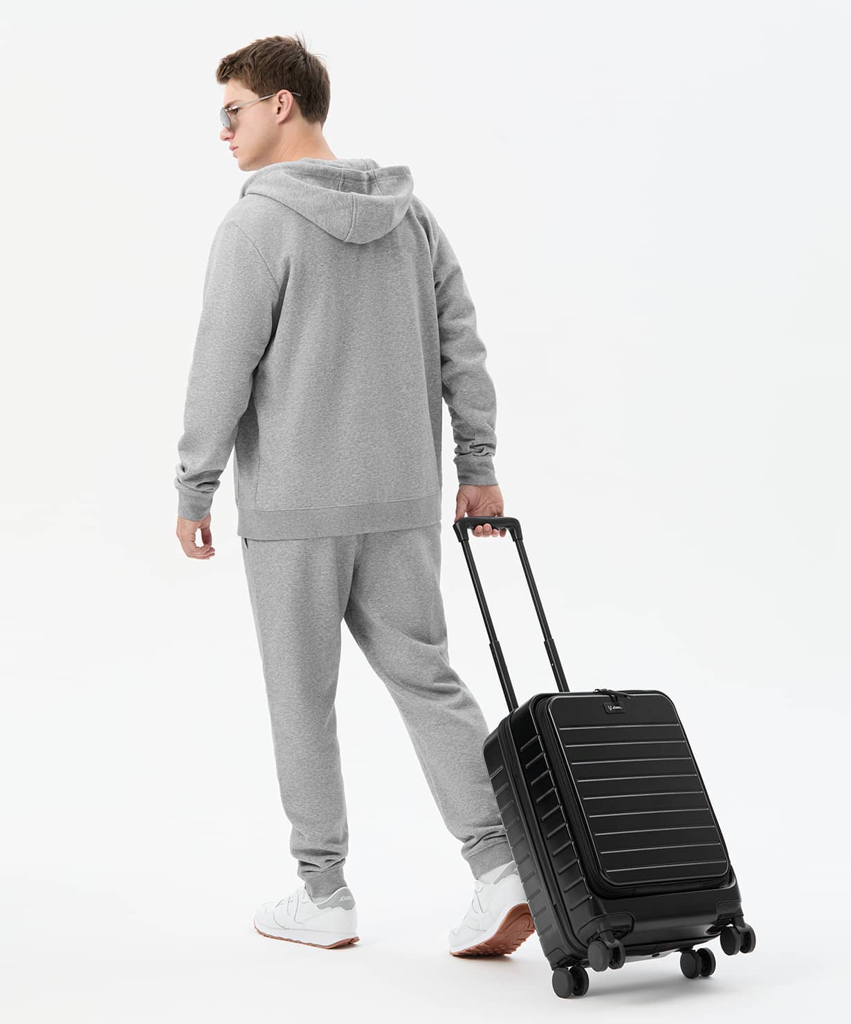Чемодан для ручной клади Jogel ESSENTIAL Carry on Spinner, черный